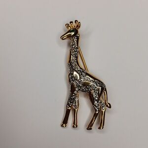 Vintage rhinestone and raised gold patch design giraffe brooch pin